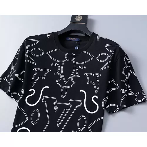 Replica Louis Vuitton LV T-Shirts Short Sleeved For Men #1277748 $25.00 USD for Wholesale