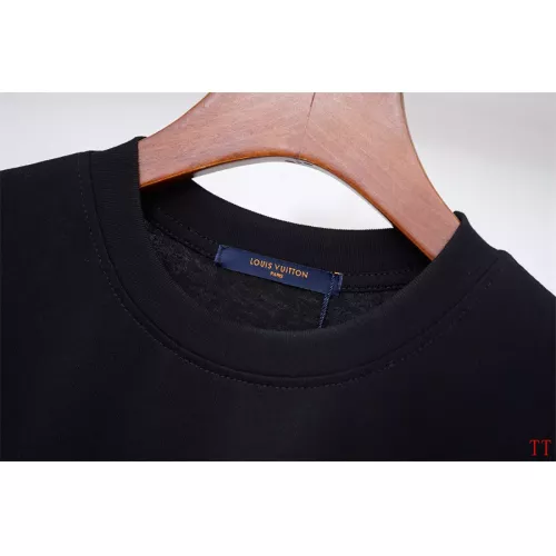 Replica Louis Vuitton LV T-Shirts Short Sleeved For Unisex #1323144 $32.00 USD for Wholesale