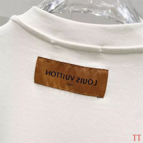 Replica Louis Vuitton LV T-Shirts Short Sleeved For Unisex #1335561 $42.00 USD for Wholesale
