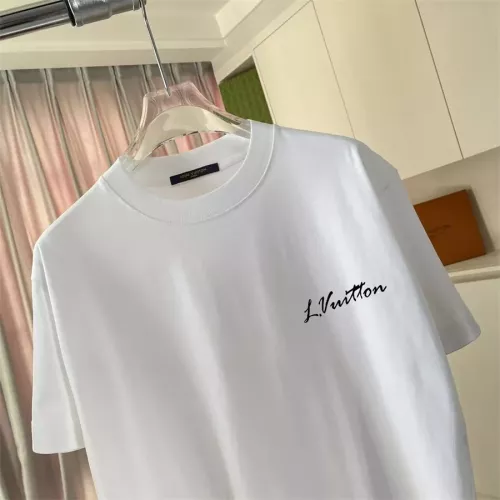 Replica Louis Vuitton LV T-Shirts Short Sleeved For Unisex #1343309 $42.00 USD for Wholesale