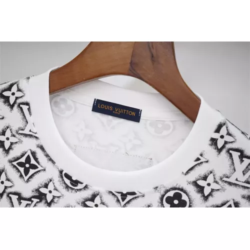 Replica Louis Vuitton LV T-Shirts Short Sleeved For Unisex #1343409 $34.00 USD for Wholesale
