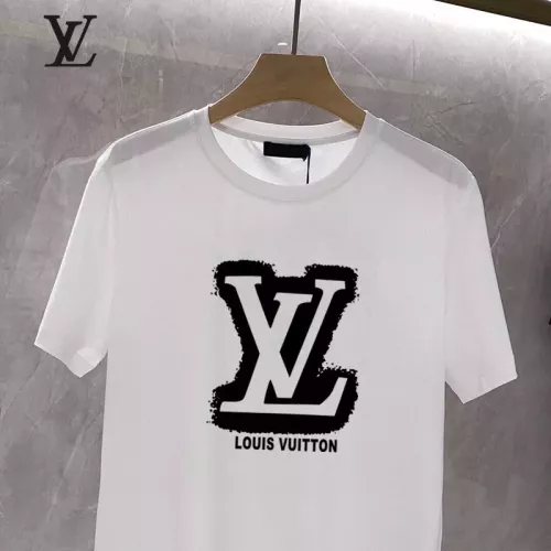 Replica Louis Vuitton LV T-Shirts Short Sleeved For Unisex #1347093 $25.00 USD for Wholesale