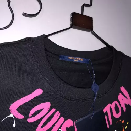 Replica Louis Vuitton LV T-Shirts Short Sleeved For Unisex #1350765 $42.00 USD for Wholesale