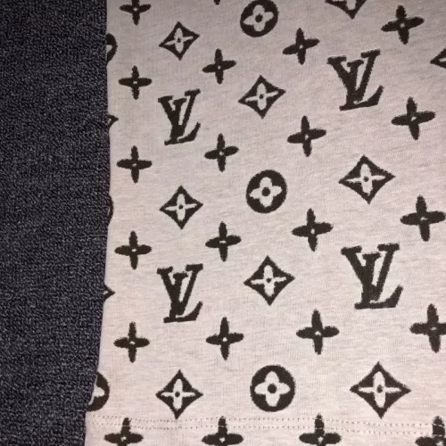 Replica Louis Vuitton LV T-Shirts Short Sleeved For Unisex #1350767 $42.00 USD for Wholesale