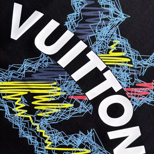 Replica Louis Vuitton LV T-Shirts Short Sleeved For Men #1354309 $40.00 USD for Wholesale