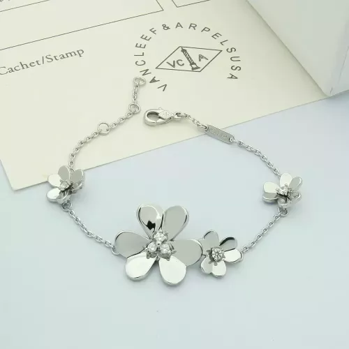 Cheap Van Cleef &amp; Arpels Bracelets For Women #1390136, $$27.00 USD On Van Cleef &amp; Arpels Bracelets