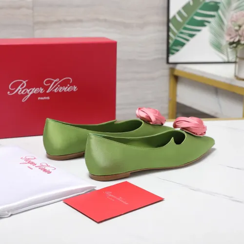 Replica Roger Vivier RV Flat Shoes For Women #1418120 $115.00 USD for Wholesale