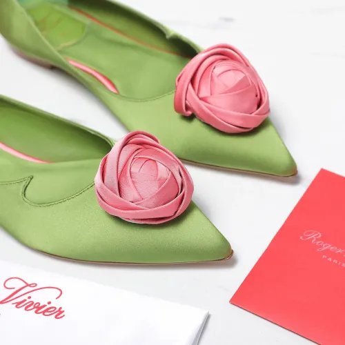 Replica Roger Vivier RV Flat Shoes For Women #1418120 $115.00 USD for Wholesale