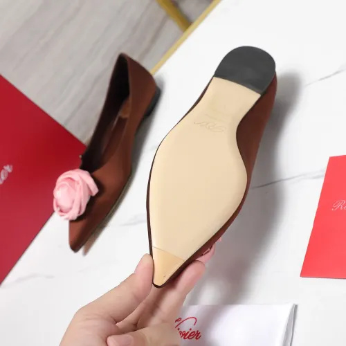 Replica Roger Vivier RV Flat Shoes For Women #1418121 $115.00 USD for Wholesale