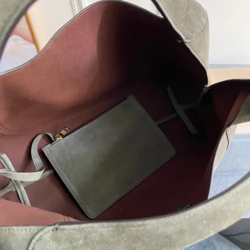 Replica Gucci AAA Quality Handbags For Women #1420565 $244.63 USD for Wholesale