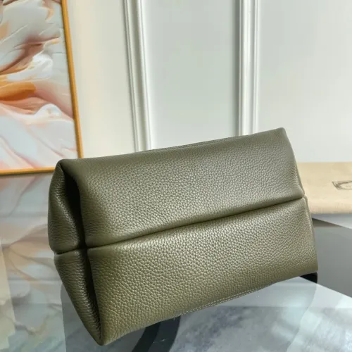 Replica Gucci AAA Quality Handbags For Women #1420605 $202.00 USD for Wholesale