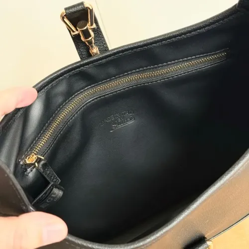 Replica Gucci AAA Quality Shoulder Bags For Women #1441283 $82.00 USD for Wholesale