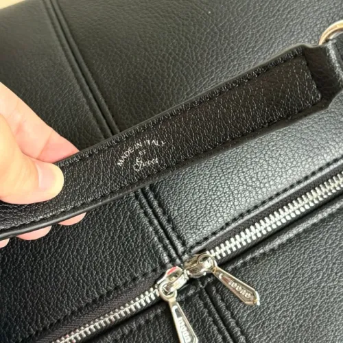 Replica Gucci AAA Quality Handbags For Women #1441367 $92.00 USD for Wholesale