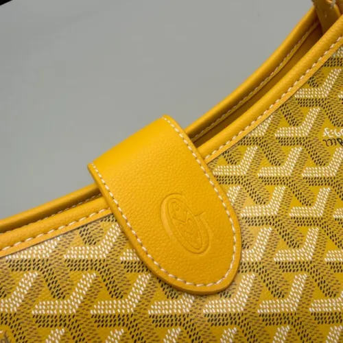 Replica Goyard AAA Quality Messenger Bags For Women #1460391 $76.00 USD for Wholesale