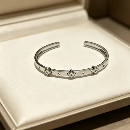 Replica Van Cleef & Arpels Bracelets #1480051 $39.00 USD for Wholesale