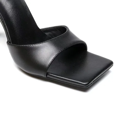 Replica Versace Sandal For Women #1482718 $82.00 USD for Wholesale